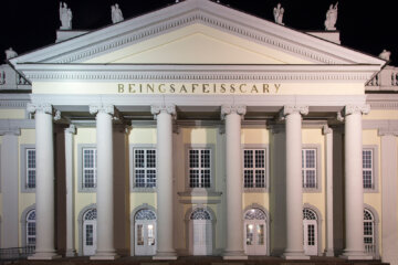 › Banu Cennetoglu: BEINGSAFEISSCARY, documenta14, Fridericianum / Foto Roman Maerz