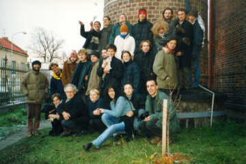 › 1998