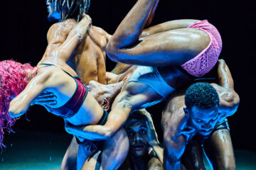 › ALICE RIPOLL/ Cia. REC: Lavagem / Foto Renato Mangolin